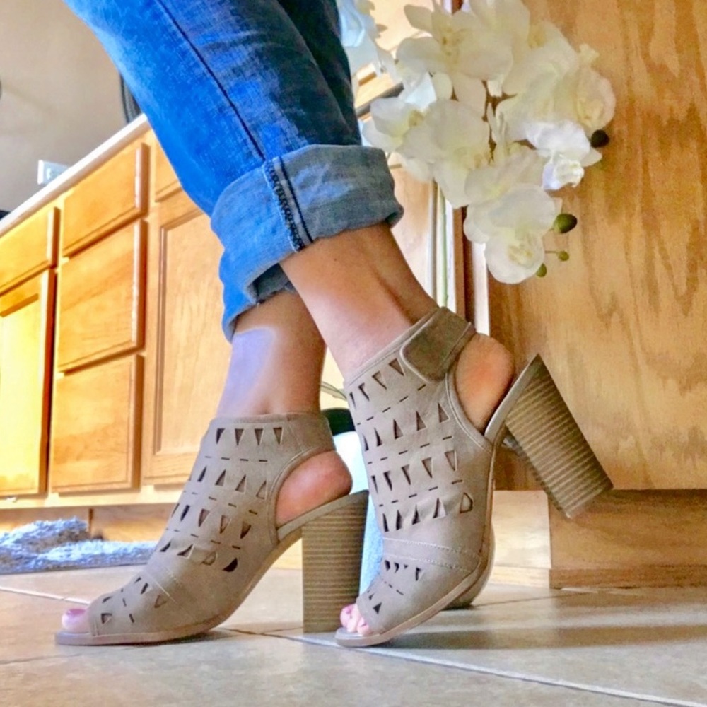 14th & Union Trinton Laser-Cut Taupe Sandal                    Size 7.5M